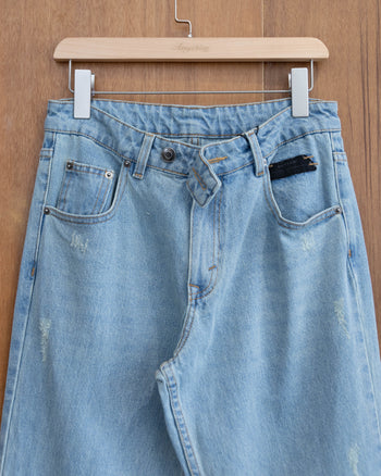 BEUTER® SS25 Flare Distressed Blue Jeans