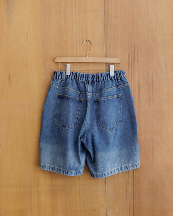 AGILITY Loose Gradient Denim Shorts