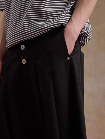Unlimited Mote - Button Jorts - Black