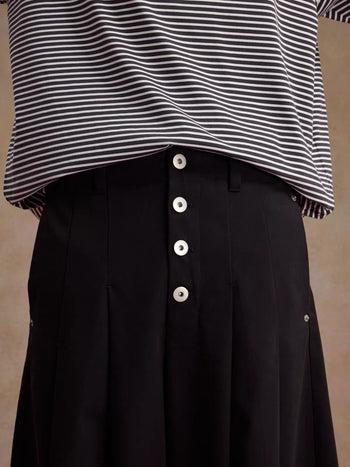 Unlimited Mote - Button Jorts - Black