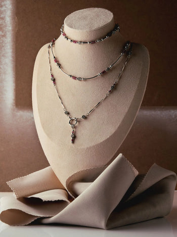 Nuvu Jewel - Blooming Garnet Necklace
